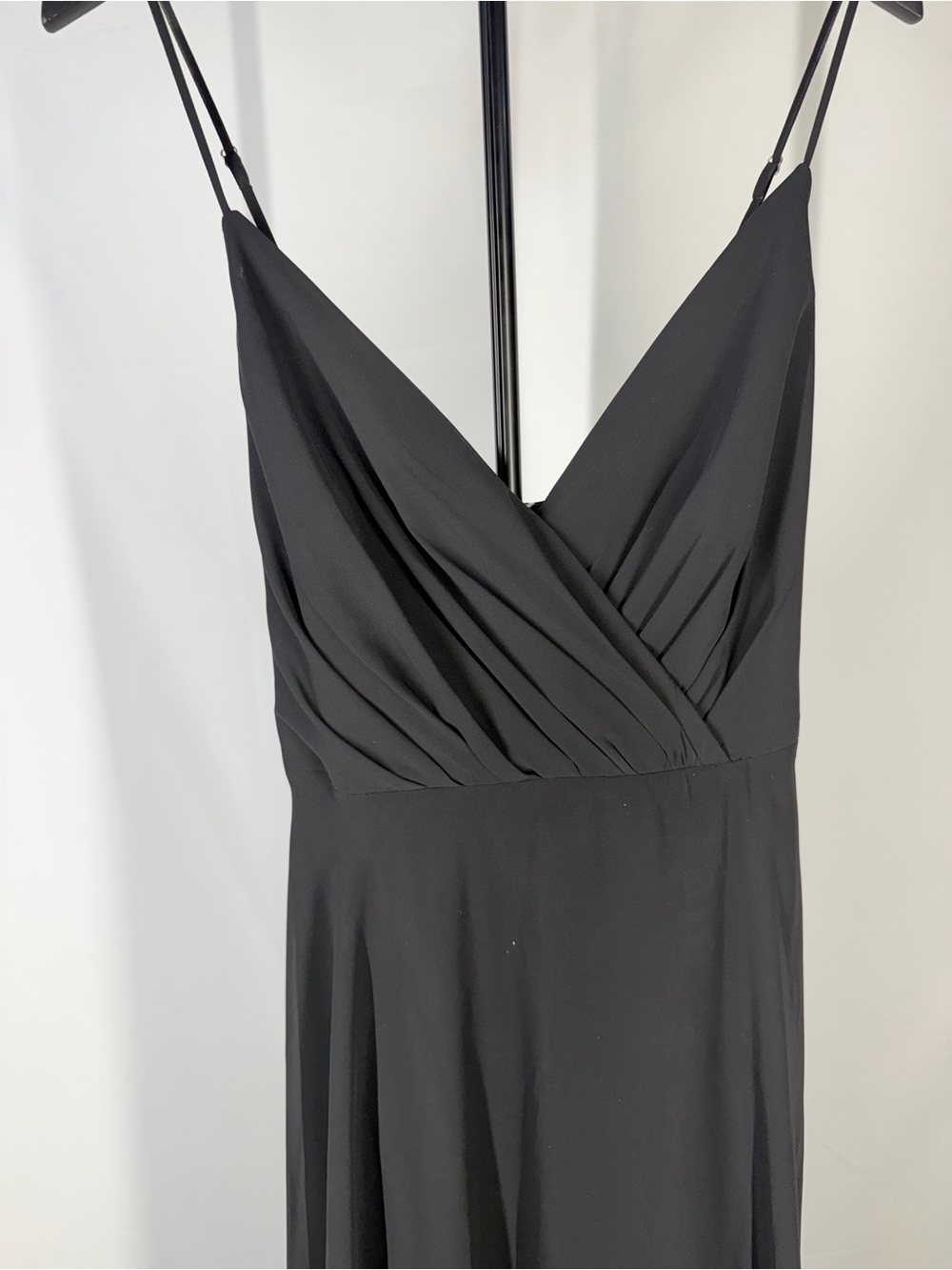 Elegant Black V-Neck Maxi Dress - Picture 2 of 7
